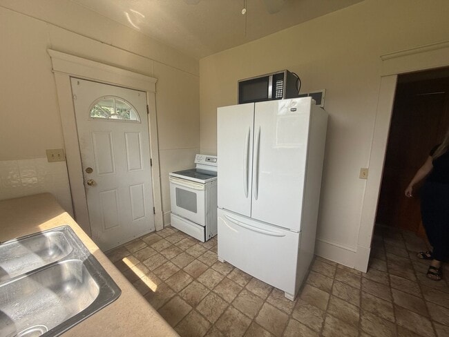 Building Photo - Fulton Duplex