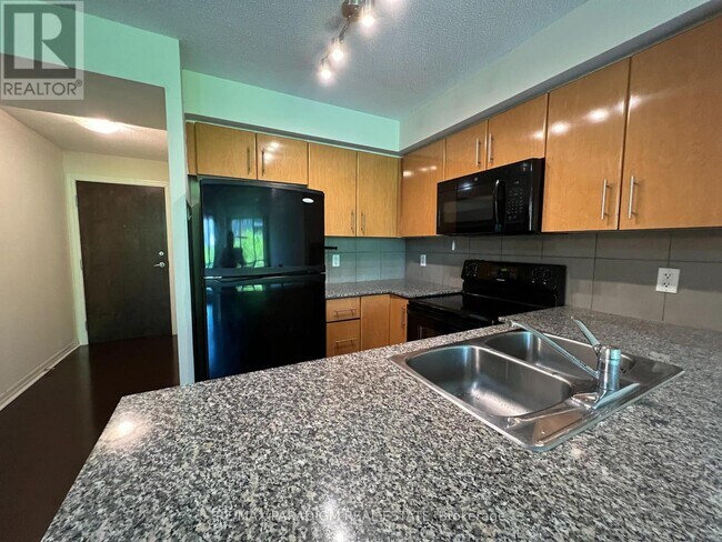 Building Photo - 16 Yonge St