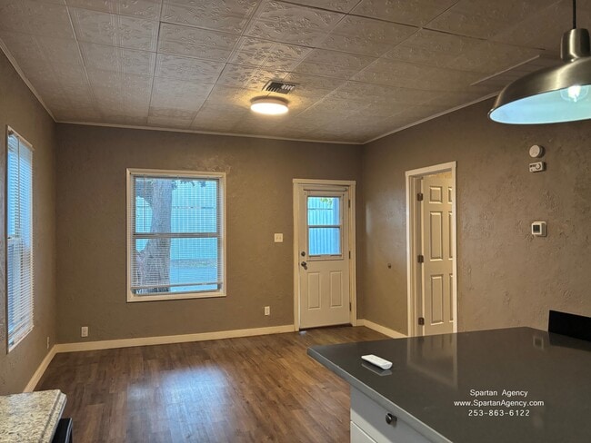 Building Photo - 1727 Pease Ave