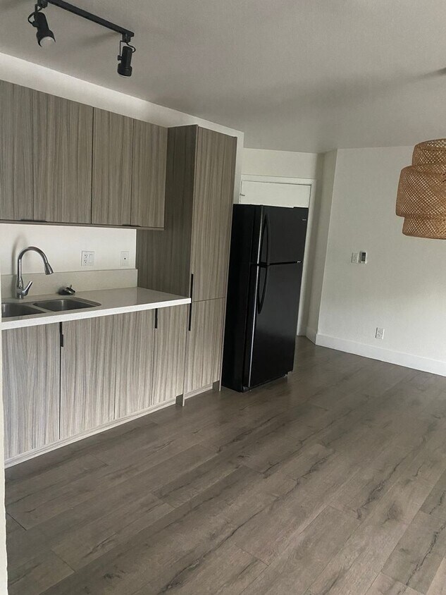 Foto principal - 14133 Calvert St