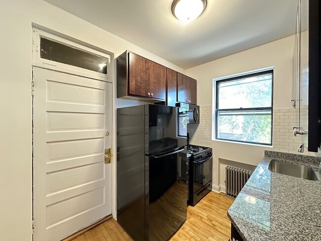 Foto del edificio - 2311 W Wilson Ave