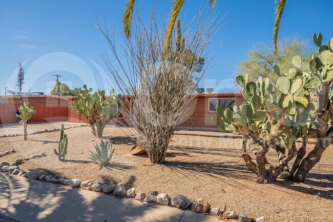 Foto del edificio - 2020 S Avenida Ursa