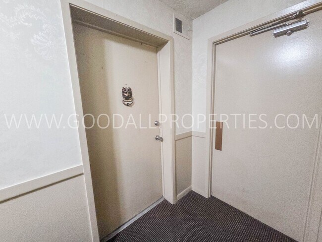 Foto del edificio - 2 Bed, 2 Bath Condo with Pool Access in Clive