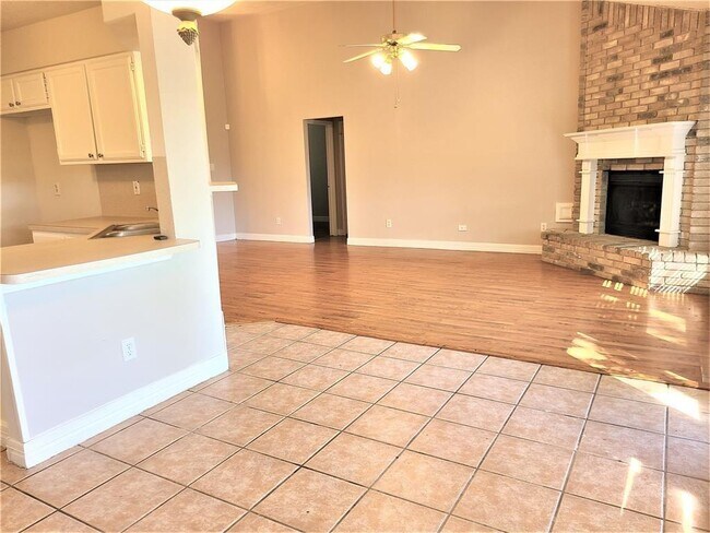 Building Photo - 8622 Sunny Ridge Dr