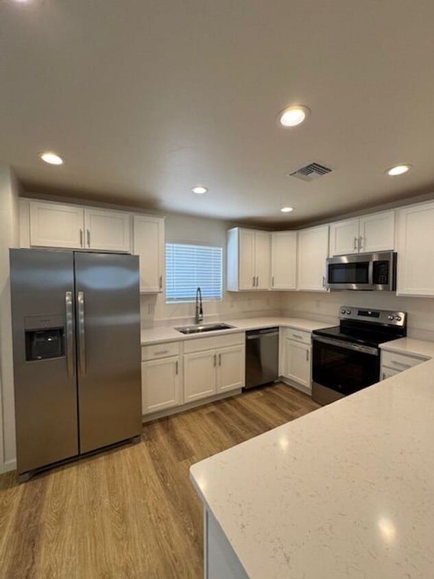 Primary Photo - 2445 S Clovis Place-
