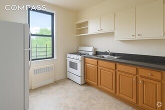 Building Photo - 1466 E Gun Hill Rd