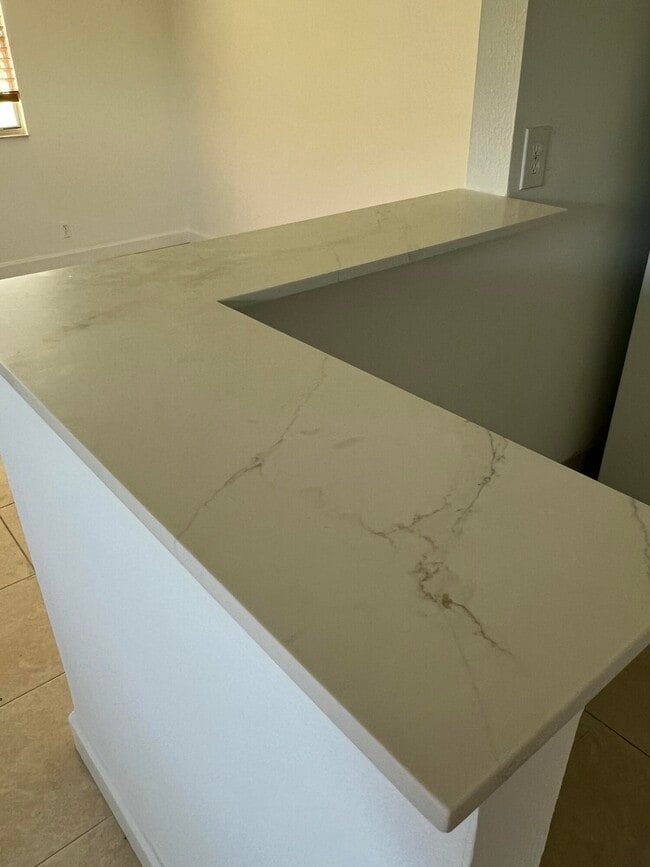 Building Photo - 631 Brittany Ct