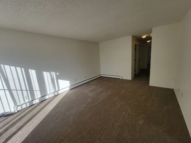 Building Photo - ***MOST UTILITIES INCLUDED***Cute 3 Bdrm, 1 Bath in Loveland