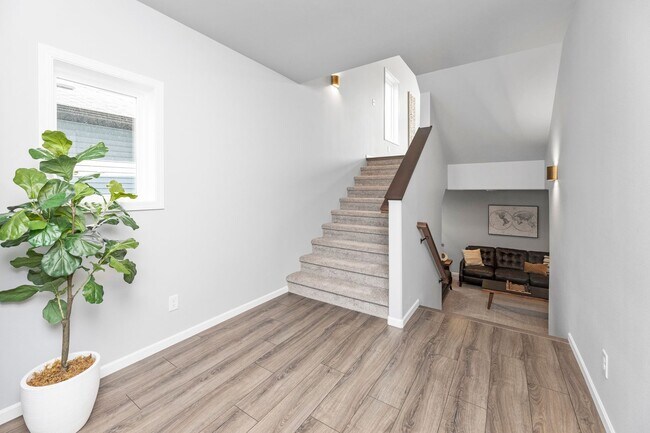 Foto del edificio - 4-bedroom, 3-bathroom South Fargo Single-Family Home w/ 2 Stall Garage