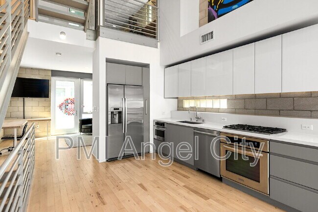 Foto del edificio - 3450 Cahuenga Blvd W