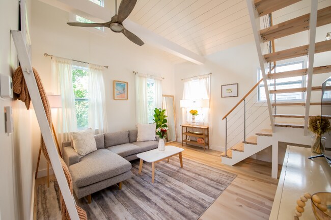 Building Photo - 611 Fleming St