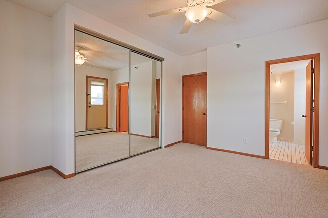 Foto del edificio - Kenwood Gables