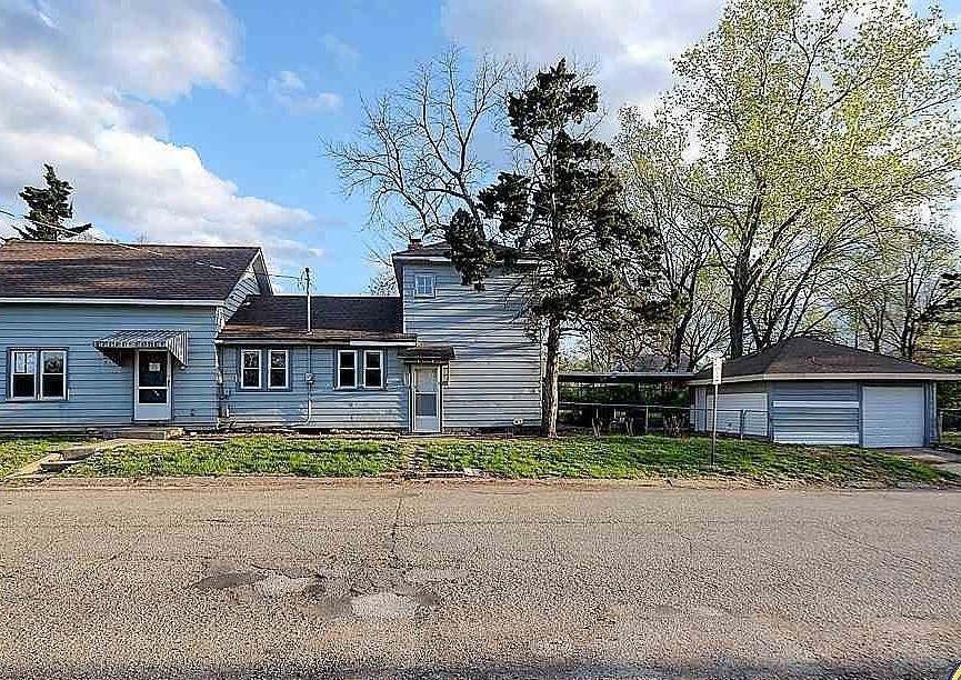 2401 SE Wisconsin Ave, Topeka, KS 66605 House for Rent in Topeka, KS
