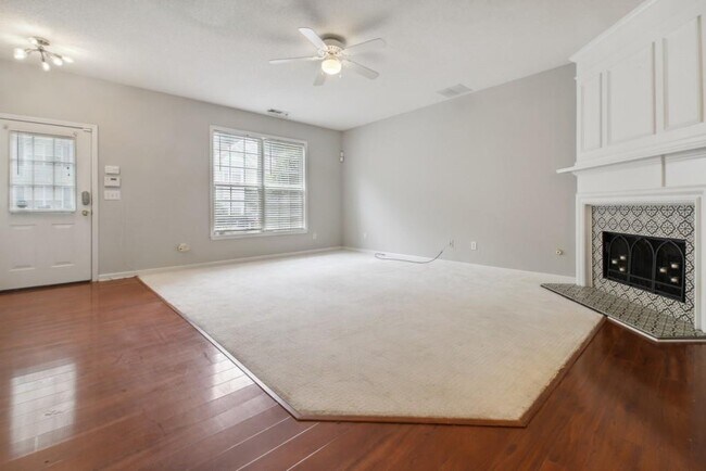 Foto del edificio - 4084 Howell Park Rd