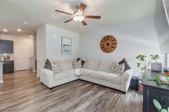 Foto del edificio - 7346 Sunray Point St
