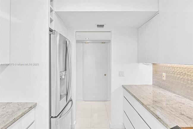 Foto del edificio - 2500 Parkview Dr