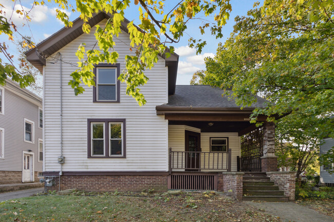 Building Photo - 1112 Bushnell St