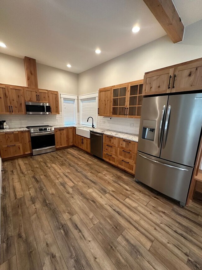 Foto del edificio - 1-Bedroom 1 Bath Apartment Attached To Mai...