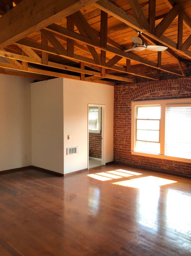 Foto principal - 6201 Yucca St