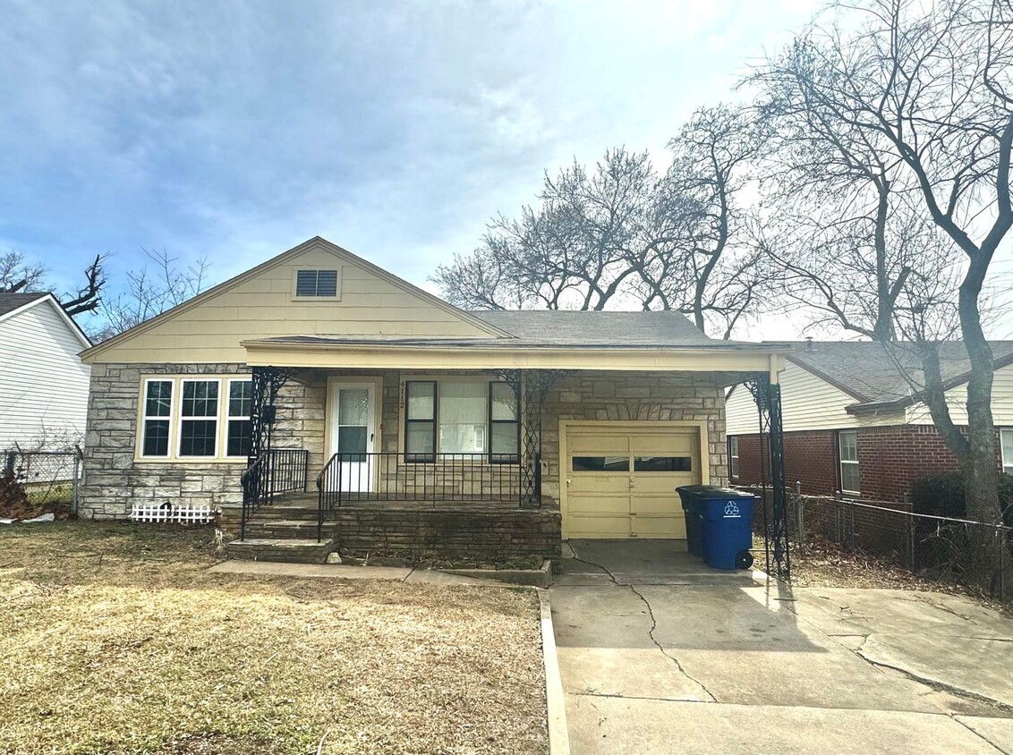 Primary Photo - Adorable 3 Bedroom 2 Bathroom home in Tulsa!