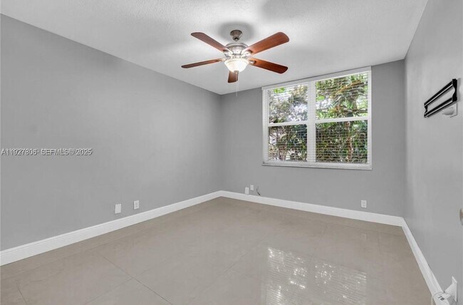 Foto del edificio - 9431 Live Oak Pl