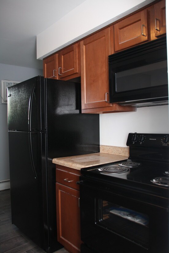 Foto principal - MOVE IN TODAY! Limited Units Available