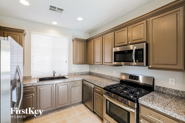 Foto del edificio - 6127 Carson Hills Ave