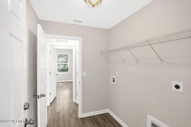 Laundry twrds Bedroom - 1154 Le Brun Dr