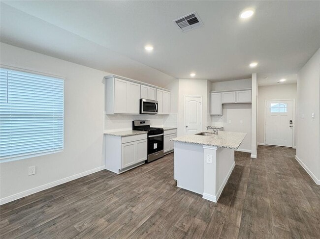 Building Photo - 204 Addison Pl