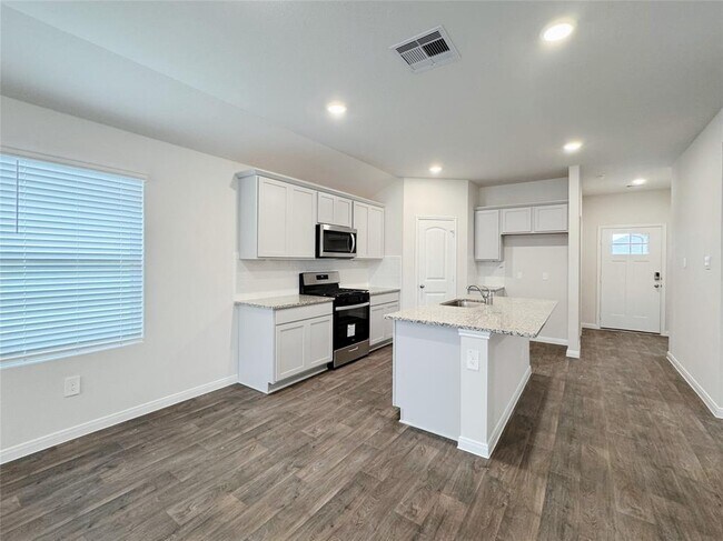 Foto del edificio - 204 Addison Pl