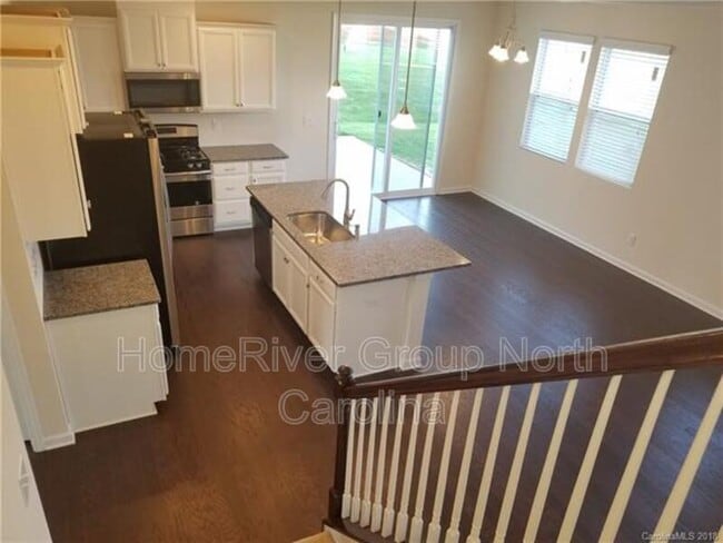 Building Photo - 7822 Meridale Forest Dr
