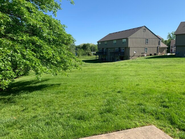 Foto del edificio - 15422 E 48th St