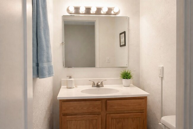 Foto del edificio - 4BR NE Canton home for rent