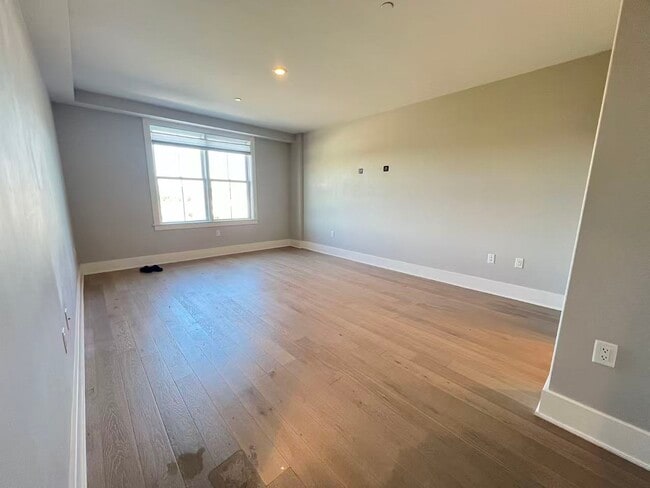 Building Photo - 11 Oak Grove Ter