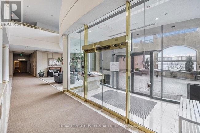 Building Photo - 150 Dunlop St E