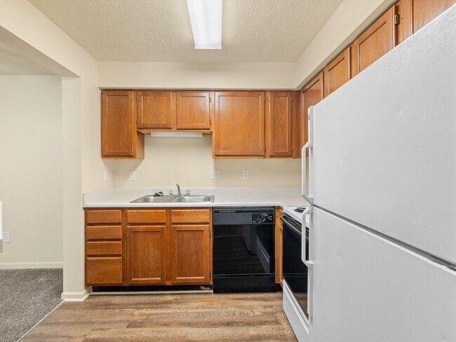 Foto del edificio - Live 5 Minutes from HONDA********** Rent $1324/mo*********Restaurants and Grocery Around the corner