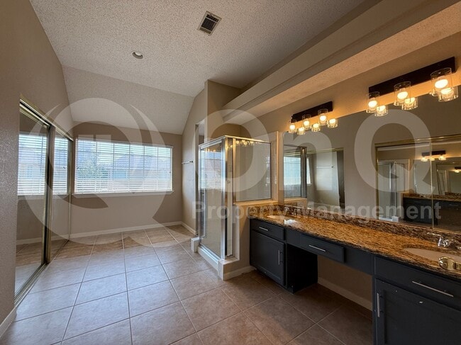 Building Photo - 304 Dakota Trail