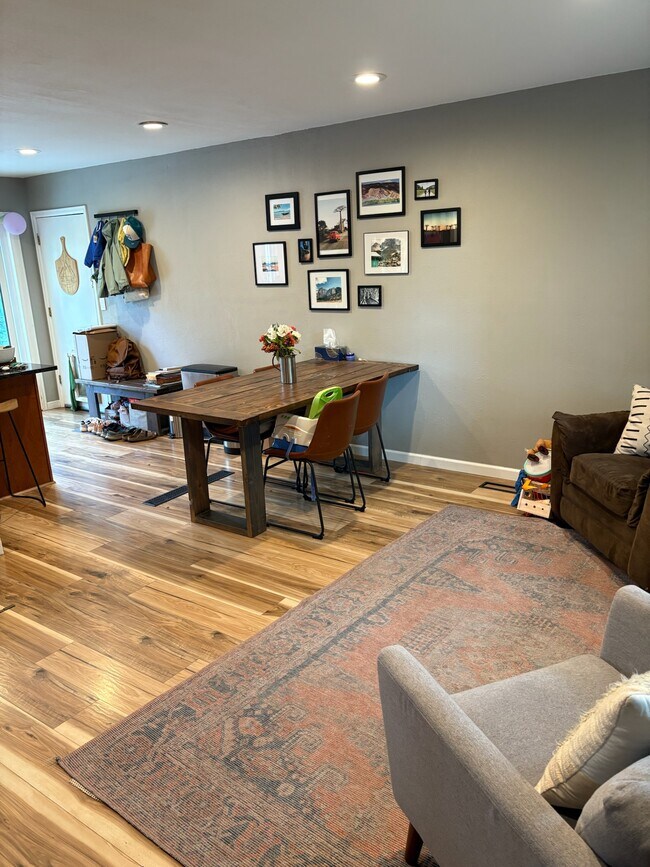 Foto del edificio - 221 Summit Cir