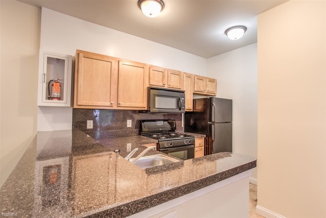 Building Photo - 2 br, 1 bath Apartment - 3928 Sansom St
