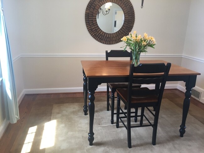 Foto del edificio - 9905 Edgehill Ln