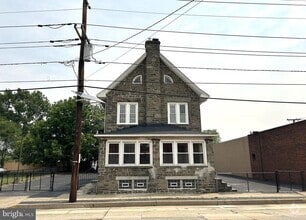 Building Photo - 825 Jersey Ave