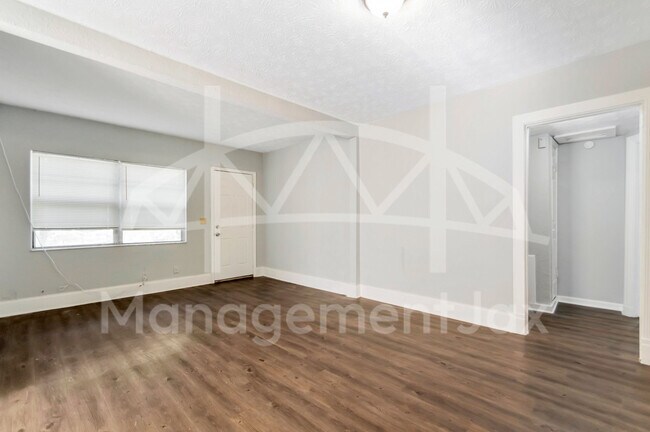 Foto del edificio - 2311 W 16th St