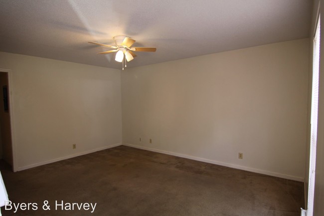 Building Photo - 240 Winters Ct