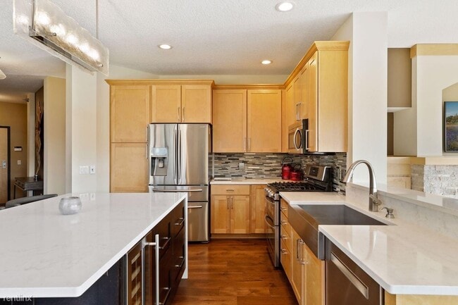 Building Photo - 1 br, 1 bath Condo - 256 Spring St