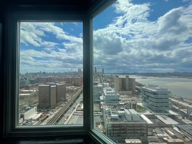 Foto del edificio - 3333 Broadway