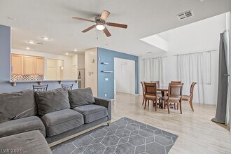 Building Photo - 9315 Quiet Mist Ct