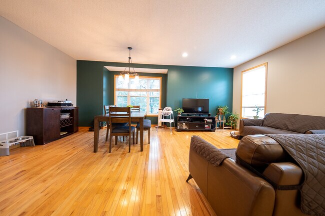 Foto del edificio - 439 2nd St NE