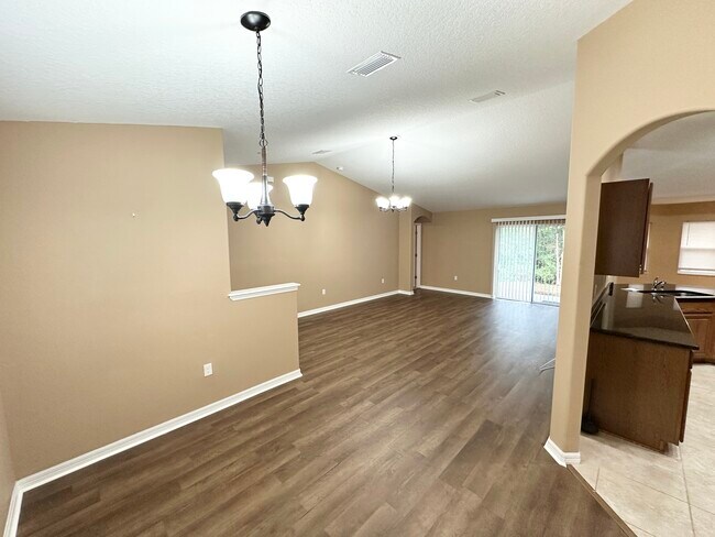 Foto del edificio - 12 Robin Pl