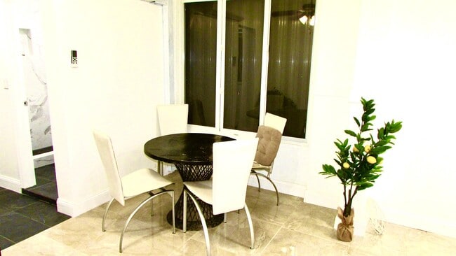 Photo - 821 N 12th Ave House