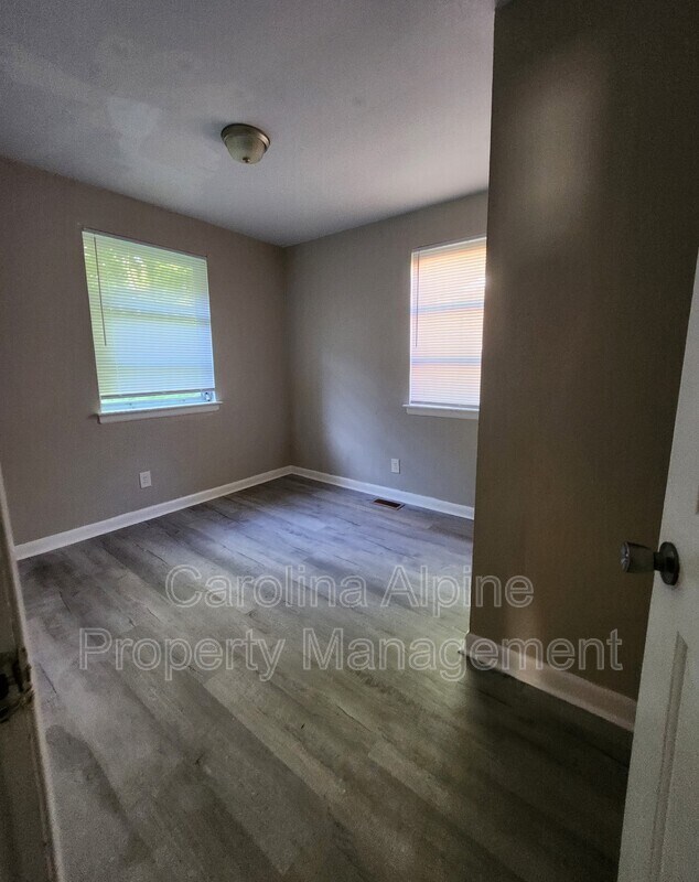 Foto del edificio - 1733 Finchley Dr